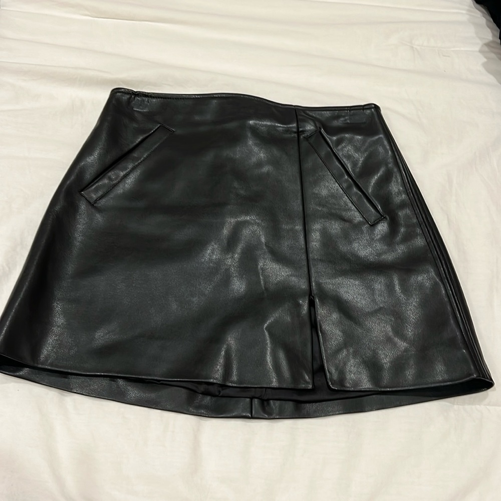 Blank NYC size 25 faux black leather mini skirt with front pockets and s…